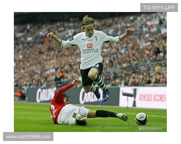 克罗斯的足球之路：从天赋少年到世界级中场大师的成长历程