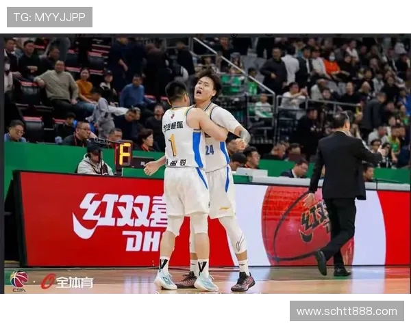 北京篮球队比赛经验引发热议球迷对战术和表现的不同看法